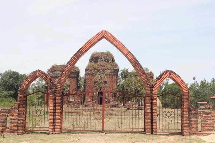 Cổ kính tháp Chăm Chiên Đàn