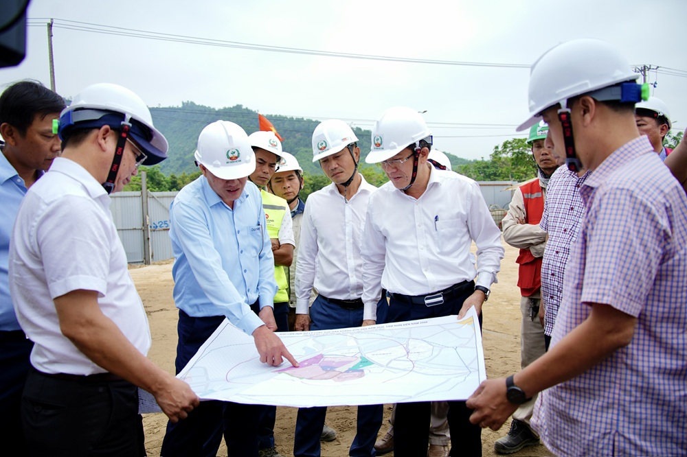 Phó Chủ tịch UBND thành phố Trần Nam Hưng kiểm tra các dự án xử lý chất thải rắn sinh hoạt