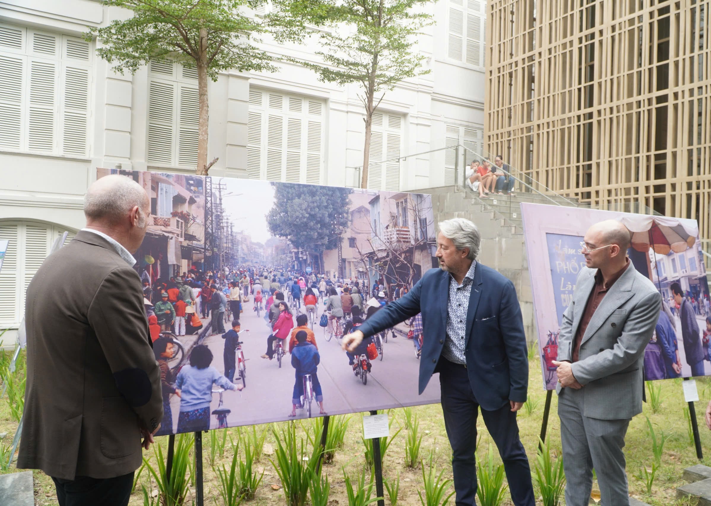 Triển lãm “Giao điểm Việt Nam”