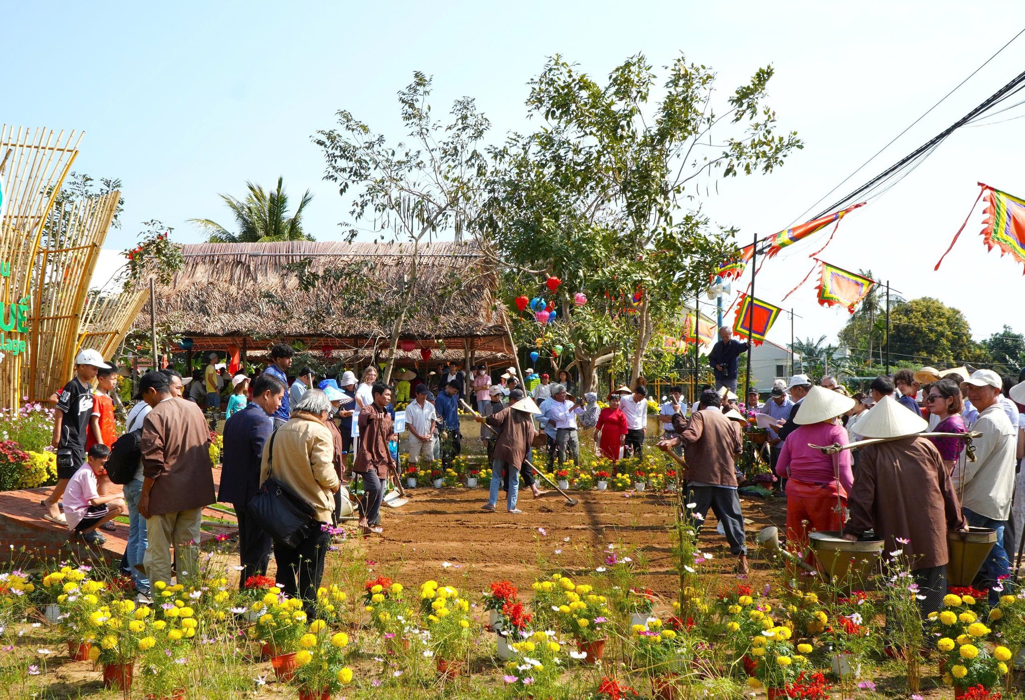 Lễ hội cầu bông Trà Quế