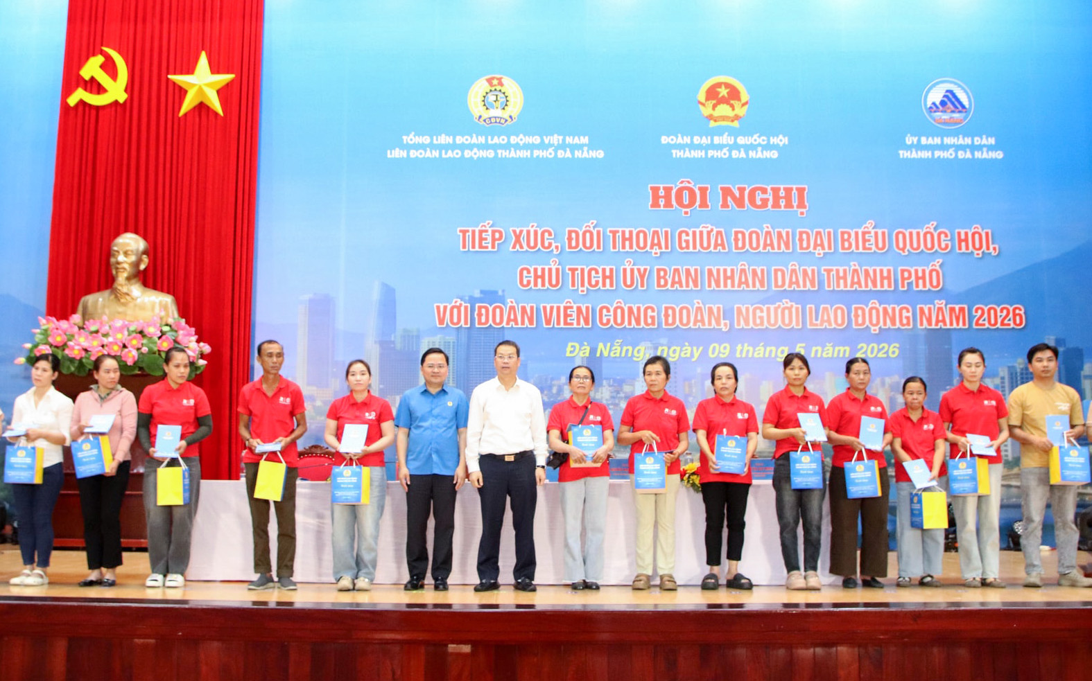 Phát triển thành phố gắn với nâng cao chất lượng sống công nhân, người lao động
