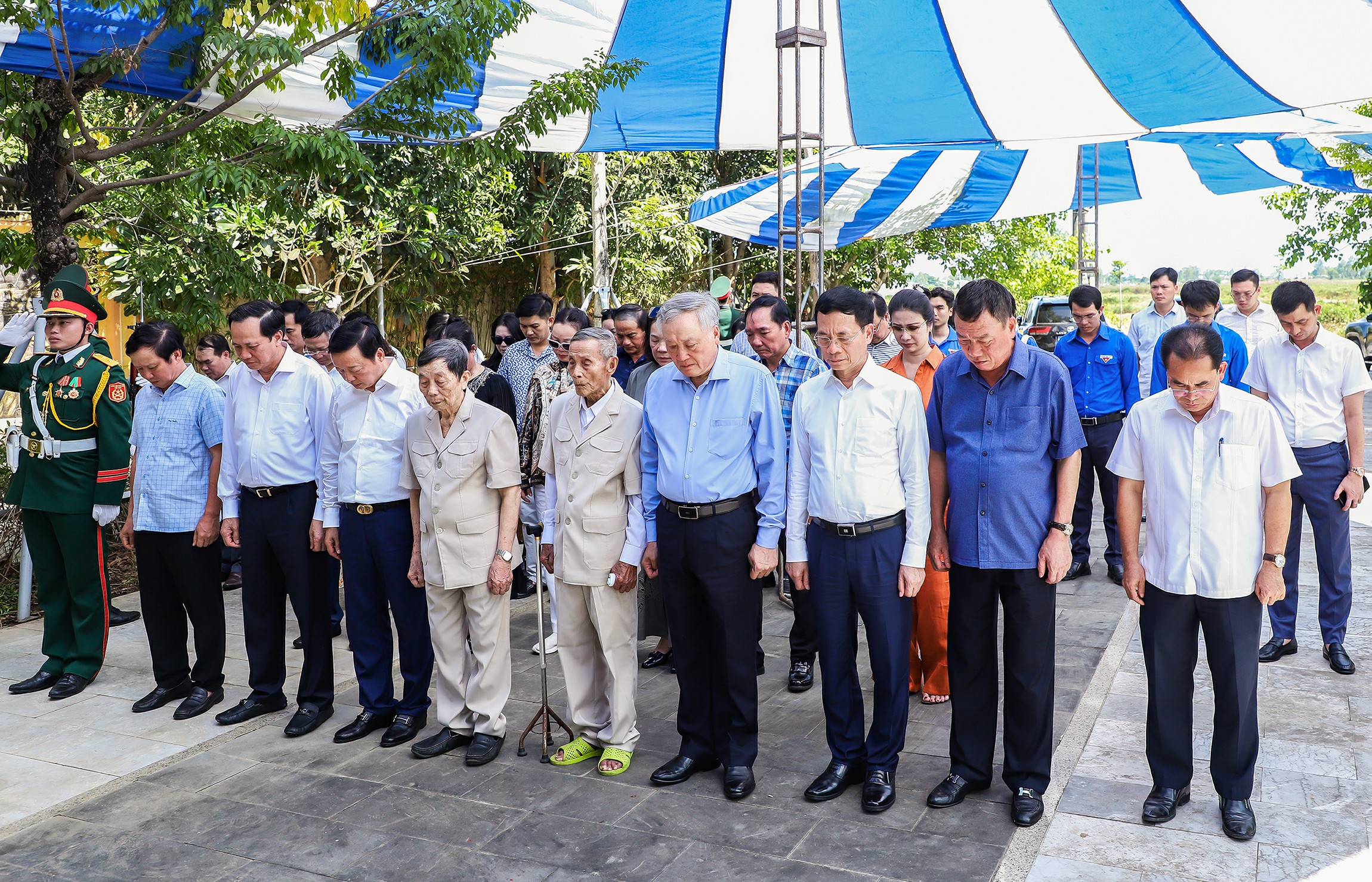 Nguyên lãnh đạo Đảng, Nhà nước dâng hương tại di tích chiến thắng Đồn Lệ Sơn