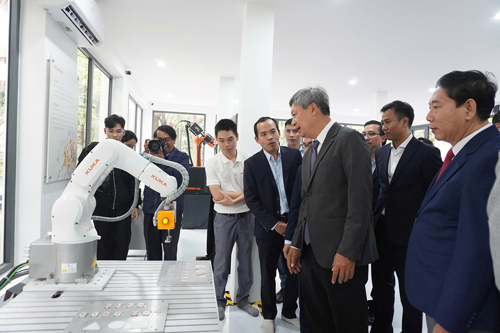 Thu hút nhân tài khoa học công nghệ - Bài 2: Xây dựng hệ sinh thái
